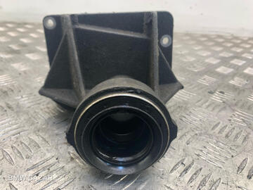 Кронштейн полуоси BMW X3 E83 2006 31537516065