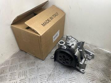Масляный насос BMW X5 F15 2018 11417805316