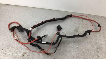 Плюсовой провод аккумулятора BMW X5 F15 2015